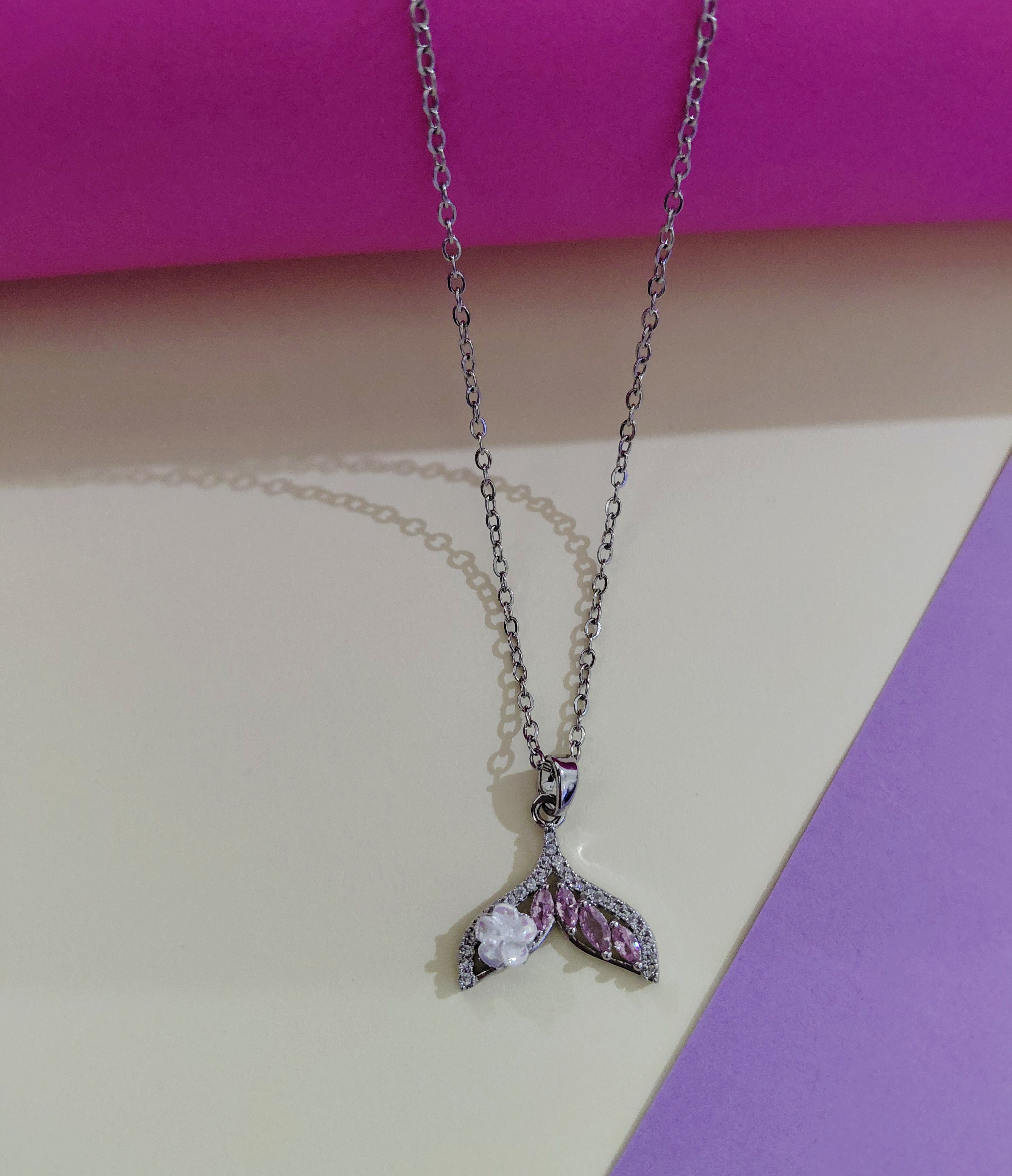 گردنبند دم وال نگینی استیل