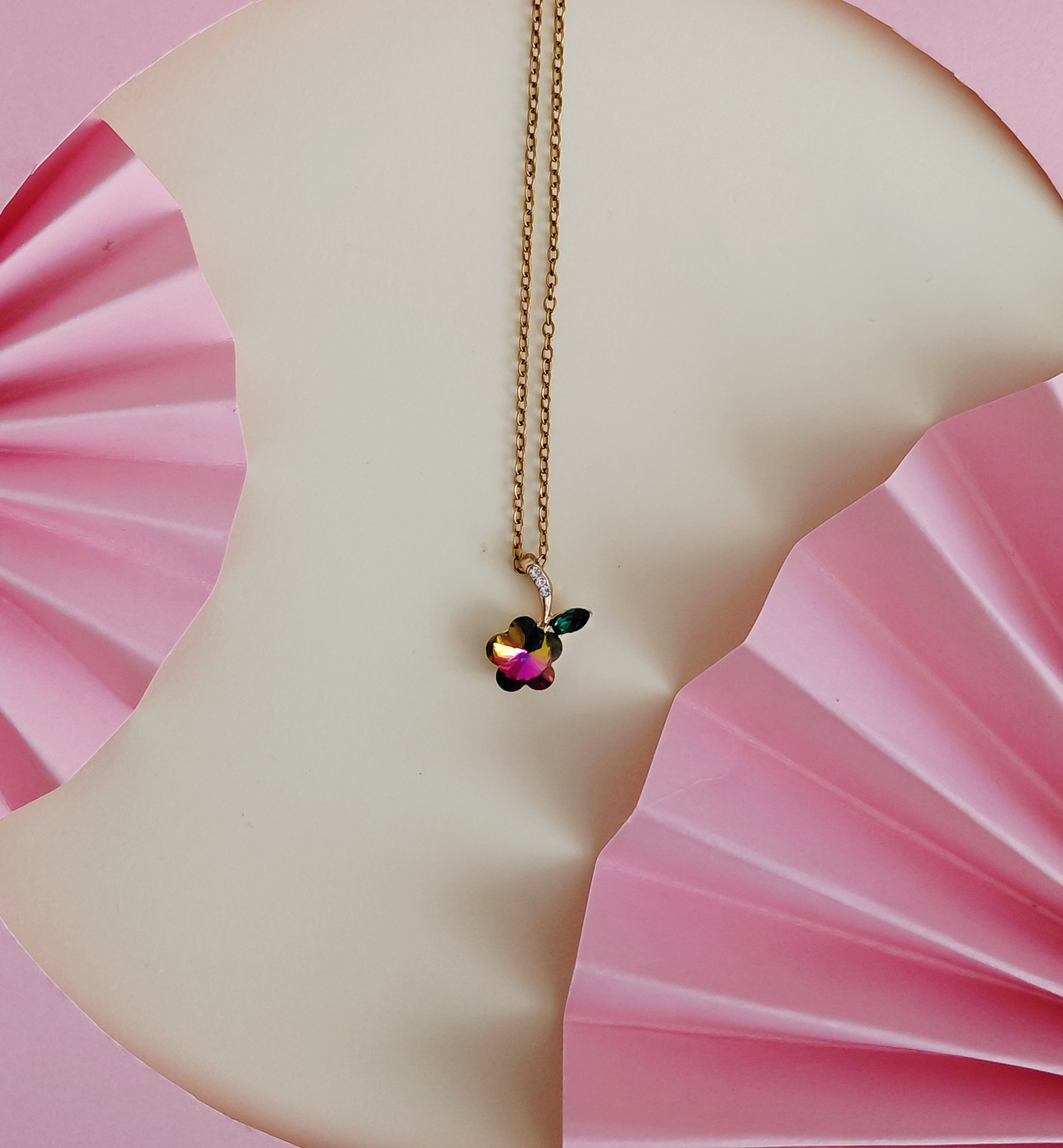 گردنبند گل هفت رنگ